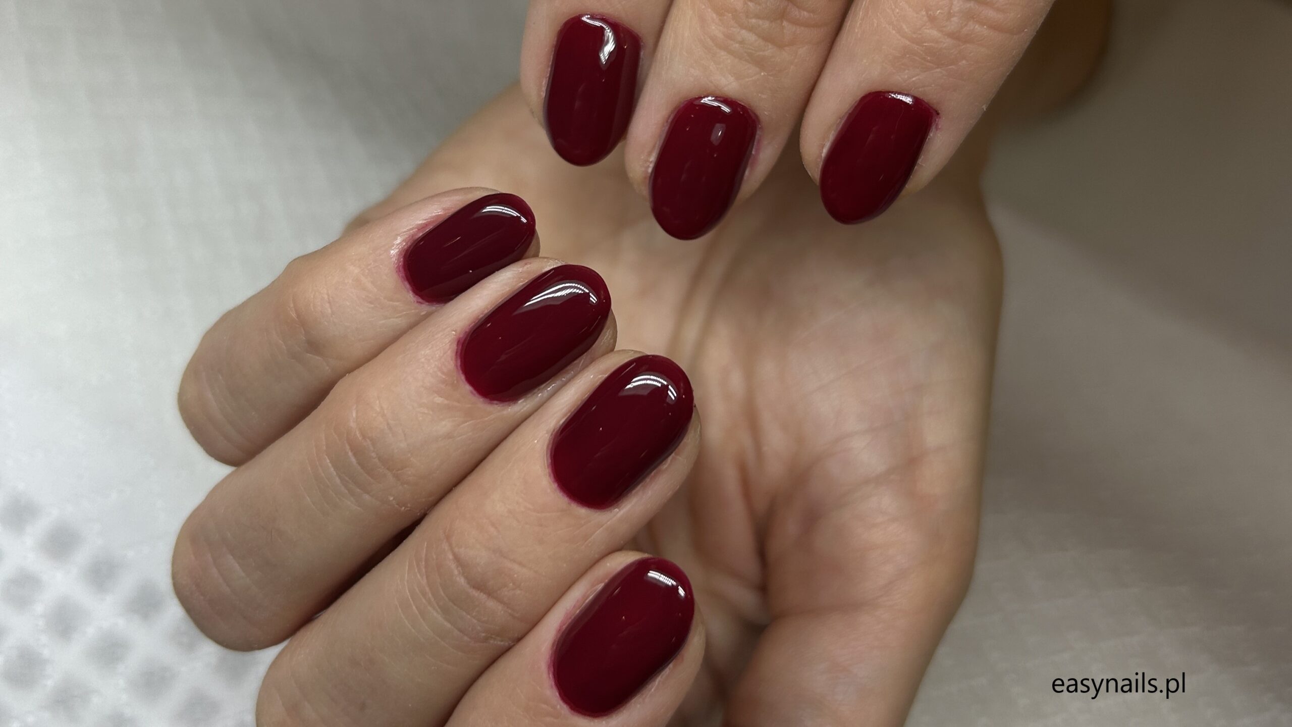 Bordowe Paznokcie Hybrydowe Głęboka Elegancja I Klasyka W Stylu Wina