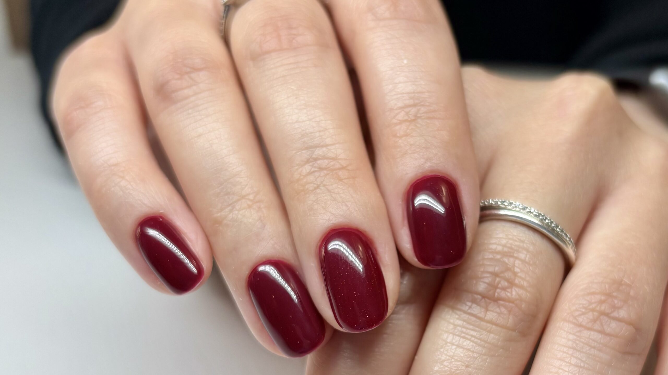 Bordowy Manicure Bordowe Paznokcie Zdjęcia Inspiracje Efekt W Eleganckim Wydaniu