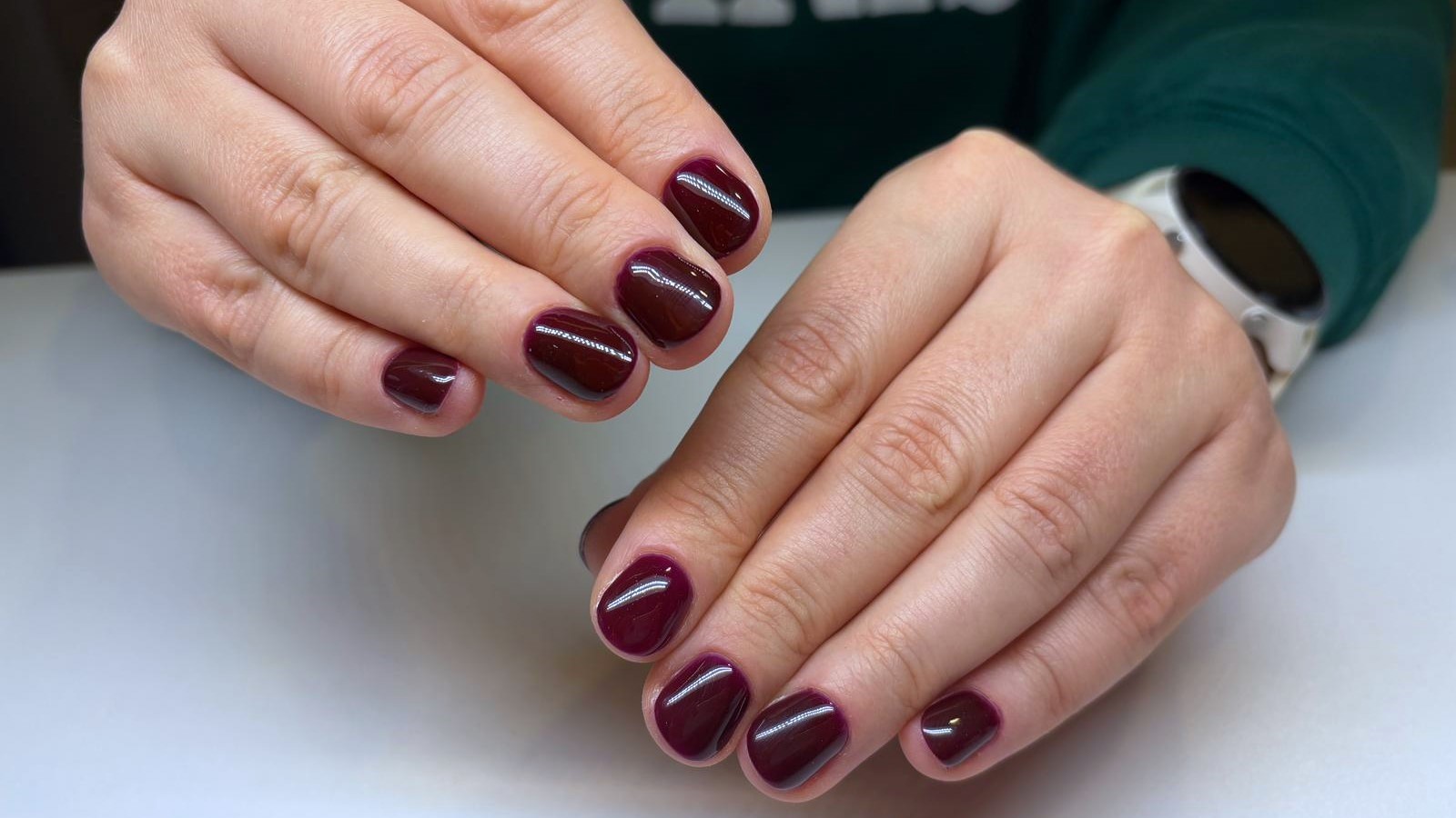 Burgundowe Paznokcie Hybrydowe Intensywna Elegancja Na Chłodniejsze Dni