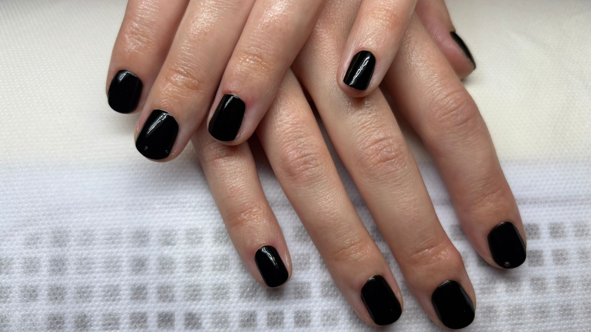 Ciemne Paznokcie Stylowe Inspiracje Modne Kolory I Eleganckie Stylizacje W Odcieniach Głębokiej Czerni Granatu I Burgundu