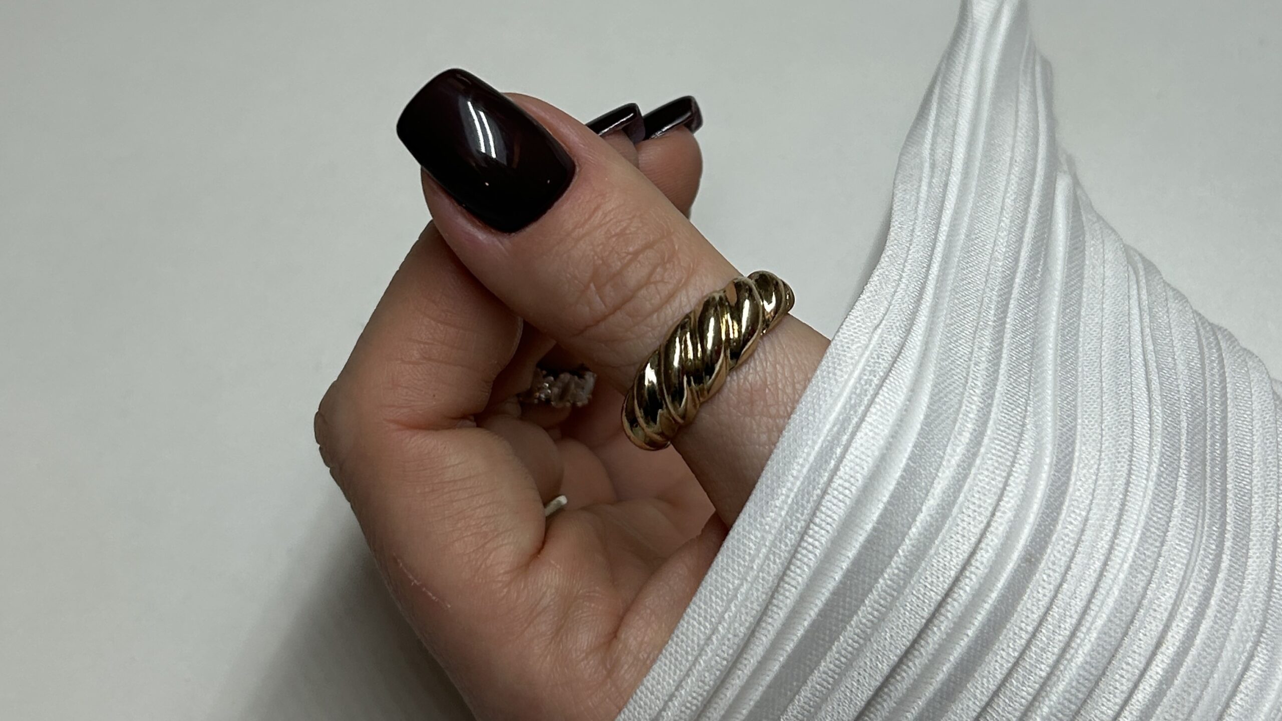 Paznokcie Do Butelkowej Zieleni Najlepsze Kolory I Wzory