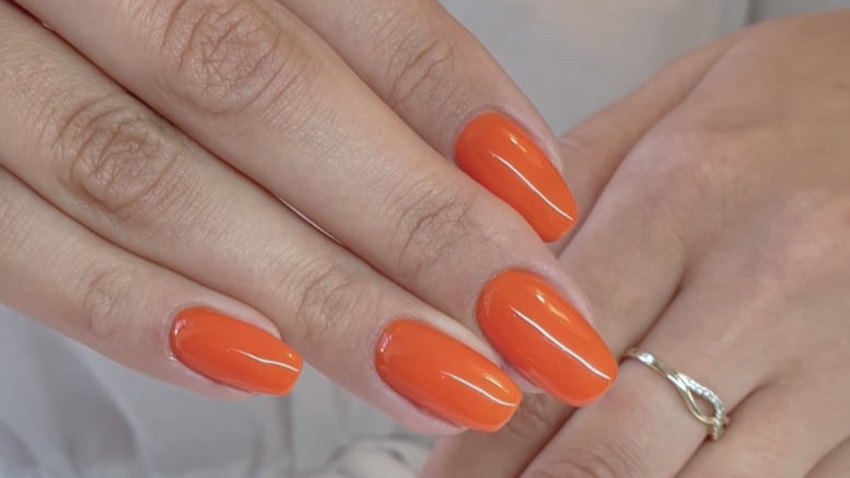 Pomarańczowo Czerwony Manicure Paznokcie Zdjęcia Inspiracje Efekt Energetyczne I Ciepłe Połączenie Jak Osiągnąć Efekt