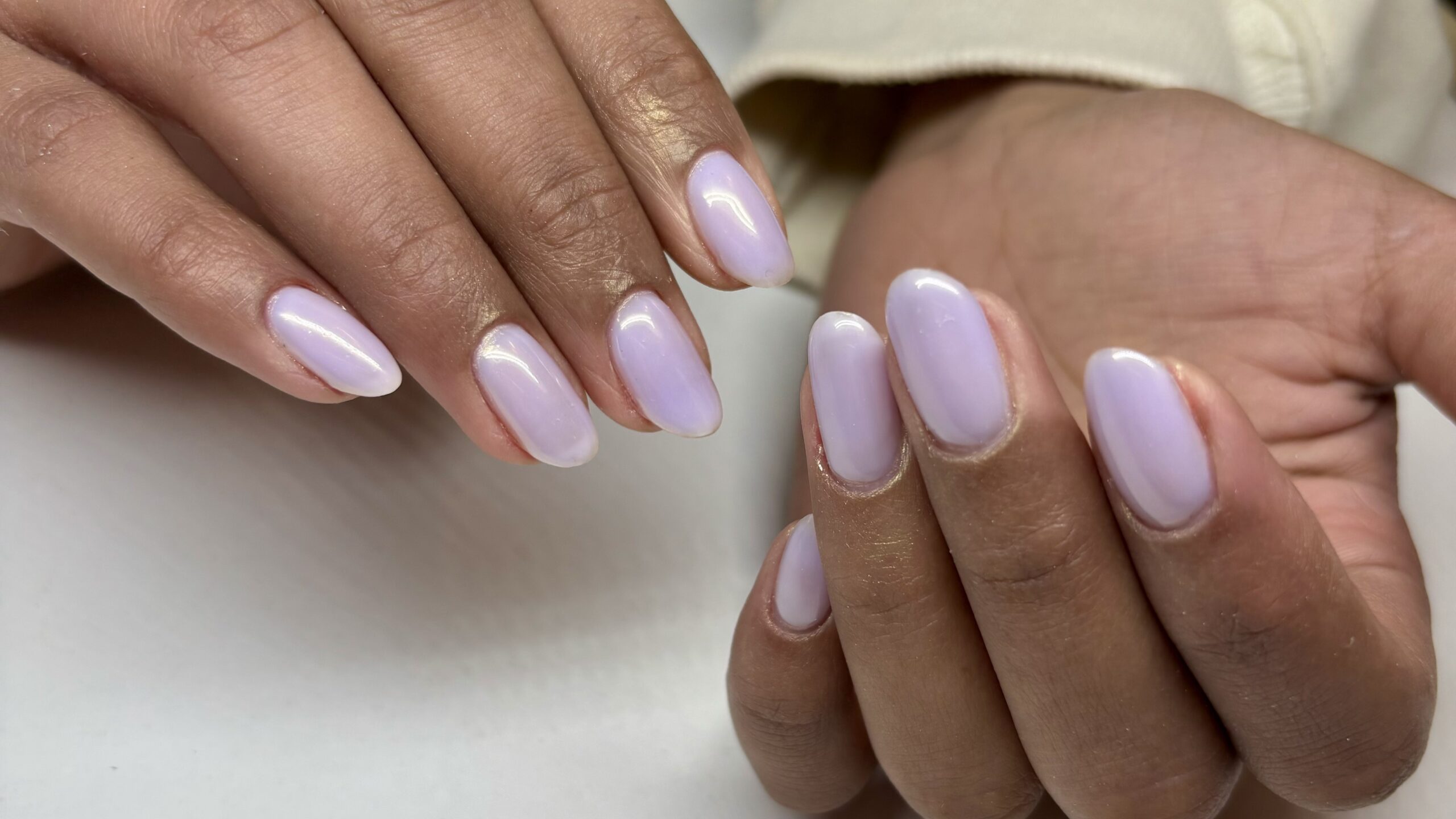Pastelowy Fiolet Manicure Zdjęcia Inspiracje Efekt Lekkiej Subtelności