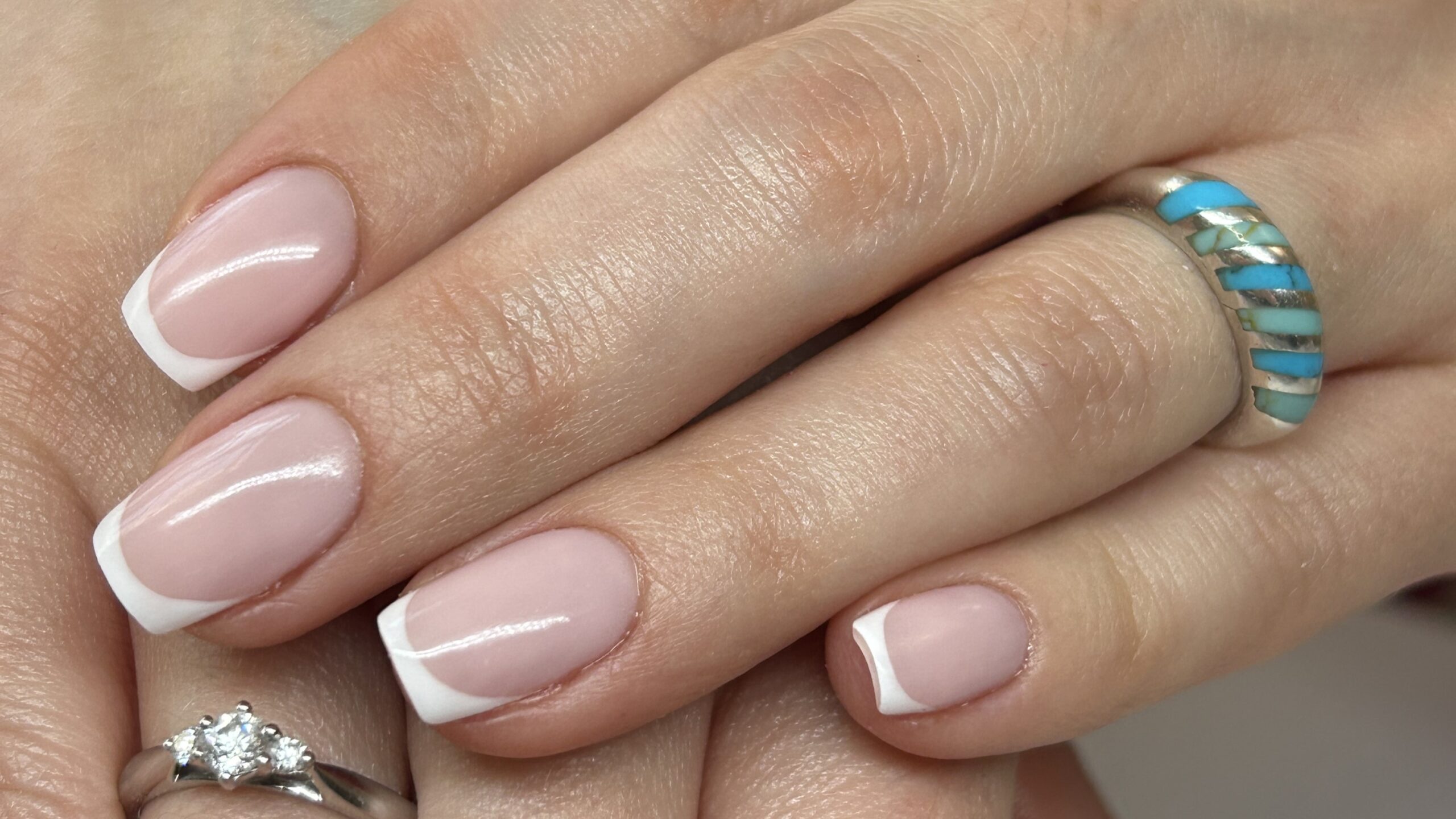 Manicure Żelowy French Klasyczna Elegancja Na Każdą Okazję