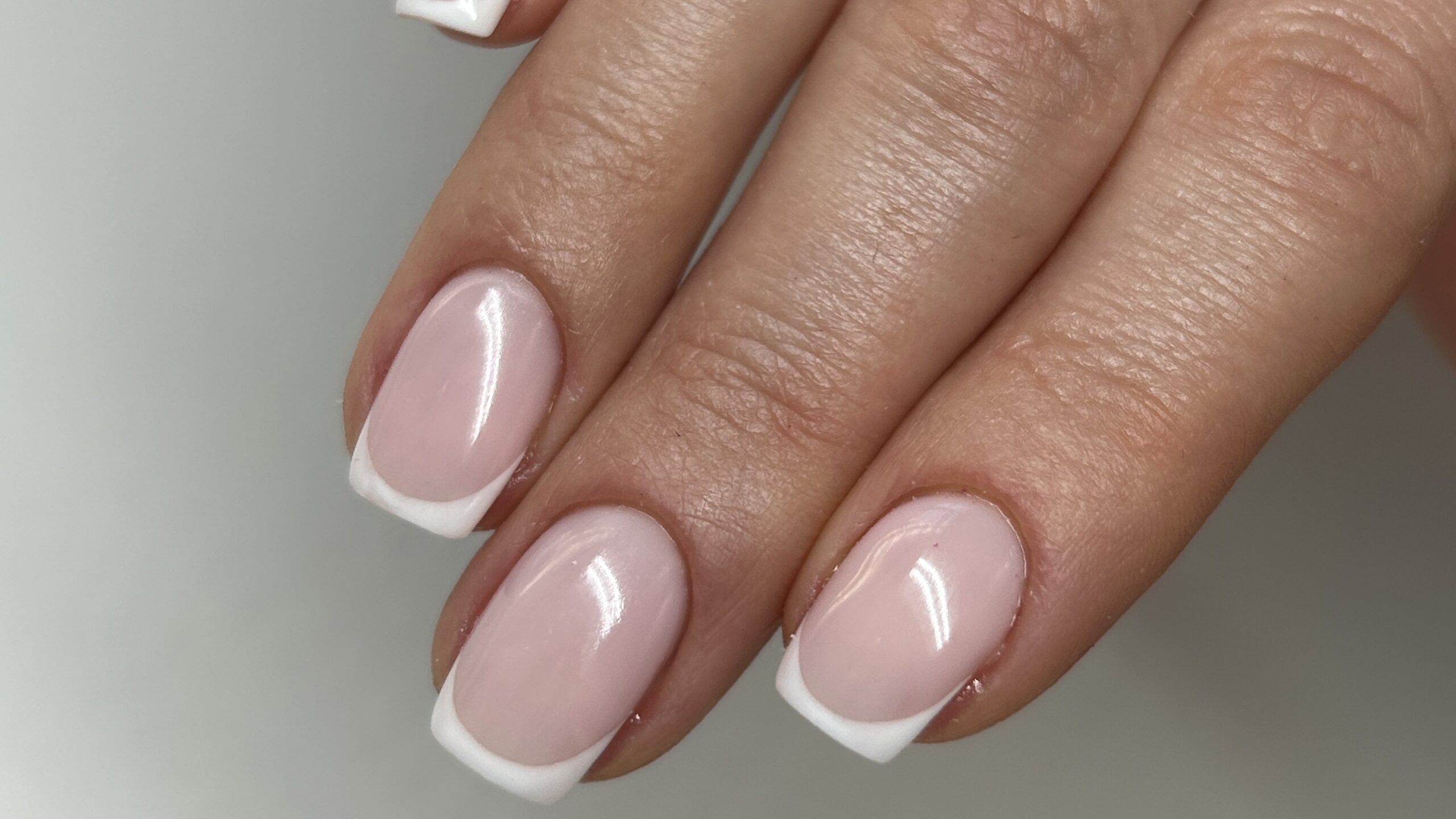 French Manicure Klasyczny French Zdjęcia Inspiracje Efekt Ponadczasowej Elegancji