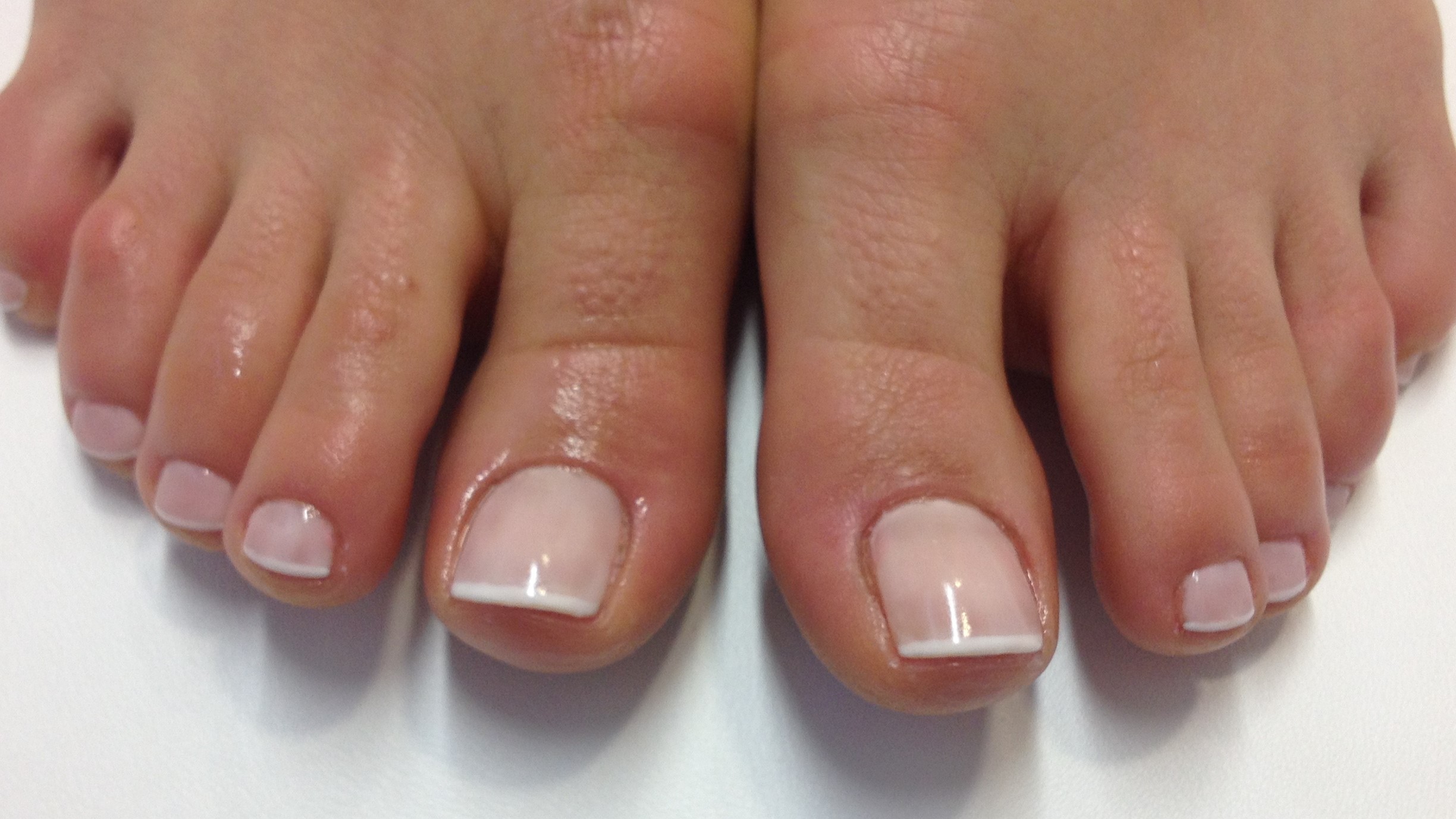 Kolor Lakieru Do Pedicure Na Wesele: Jak Wybrać Najlepszy? Biel, Frencz Czy Inne Kolory?