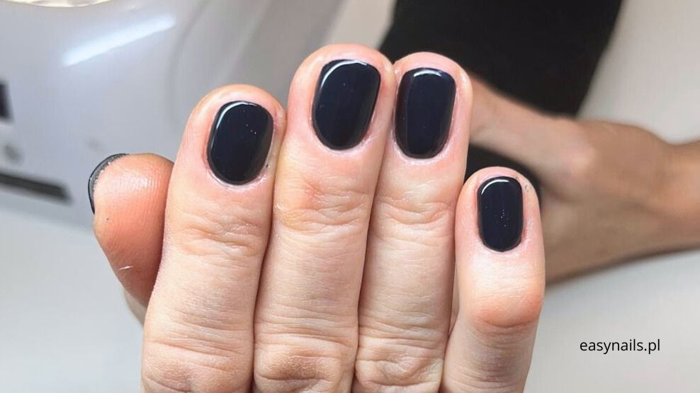 Garniturowe Paznokcie Minimalistyczny Manicure W Eleganckim Wydaniu