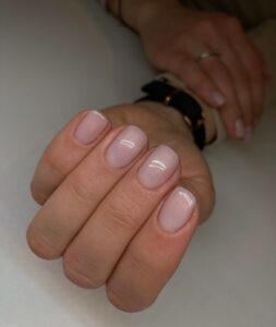 naturalne paznokcie w ciąży