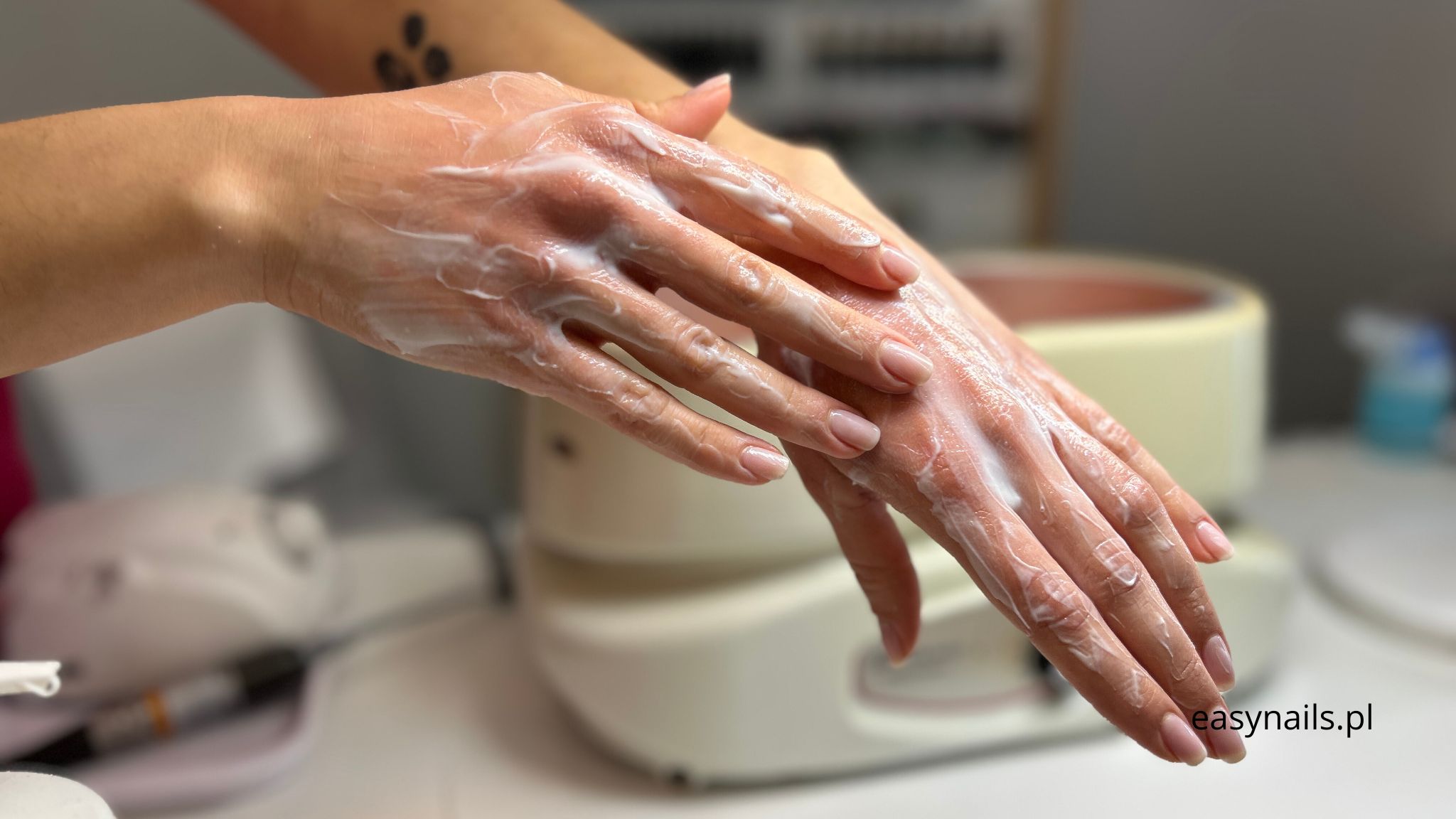 Jak Prawidłowo Wykonać Masaż Dłoni? 5 Polecanych Olejów I Kremów Do Masażu Dłoni