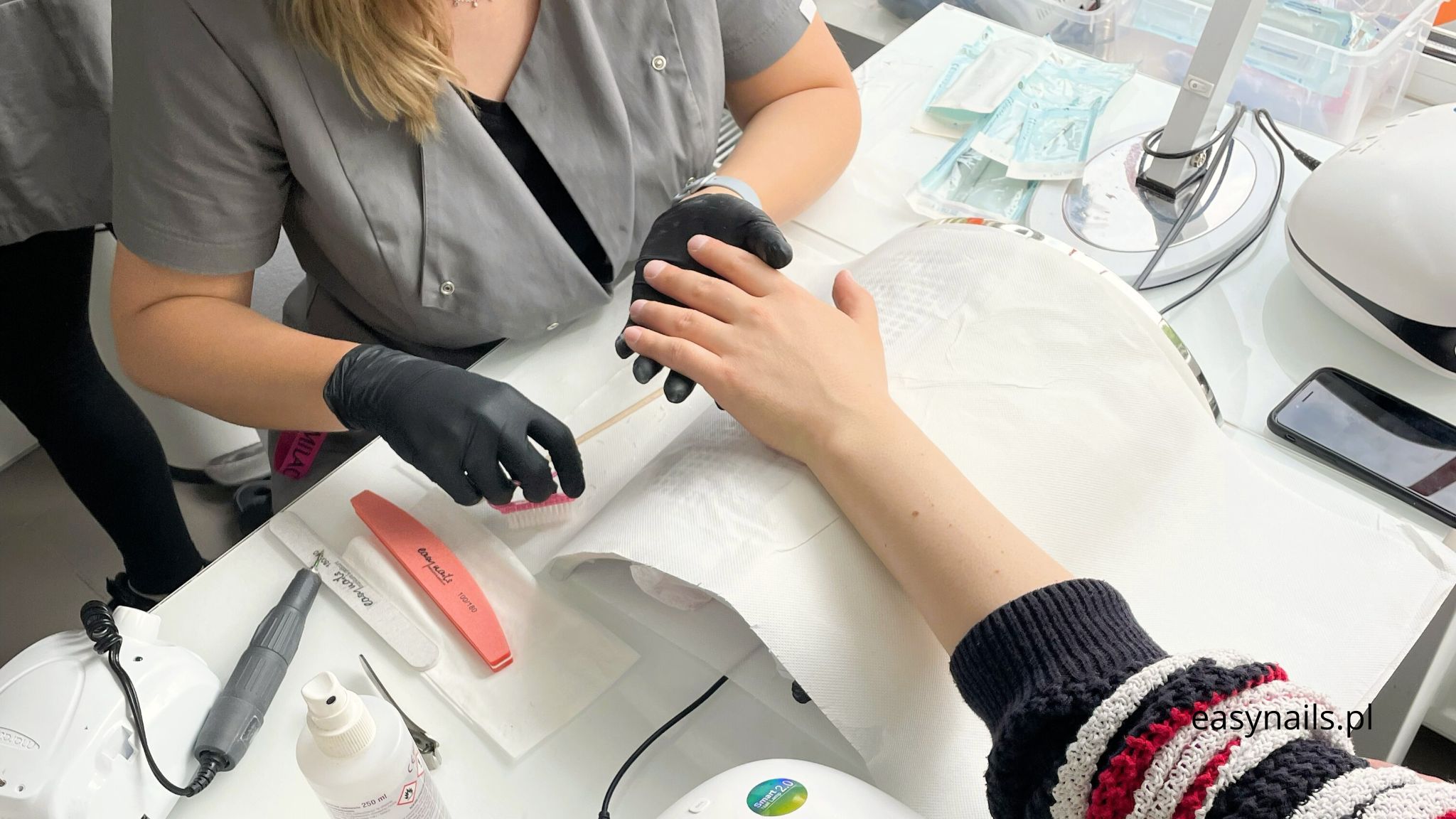 Męska Pielęgnacja Paznokci: Jak Dbać O Dłonie I Stopy