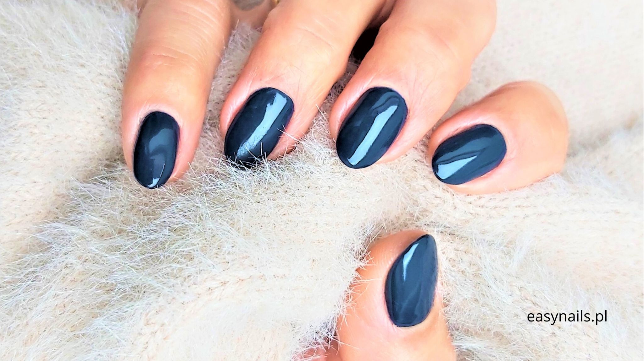 Metaliczny Manicure Metaliczne Paznokcie Zdjęcia Inspiracje Efekt Futurystycznego Połysku