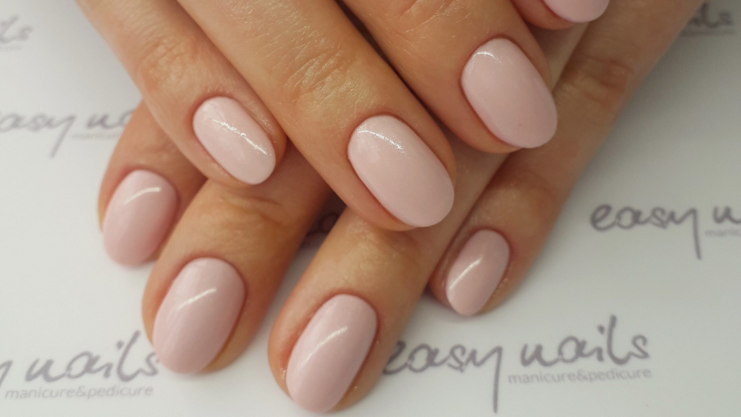 Jasne Paznokcie - Jasny Manicure - Kolory I Wzory Subtelna Elegancja Dla Każdej Okazji