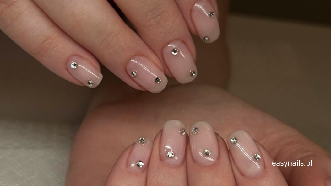 Paznokcie Z Diamencikami Jak Je Stylizować By Wyglądały Elegancko Paznokcie Z Diamencikami Jak Je Stylizować By Wyglądały Elegancko