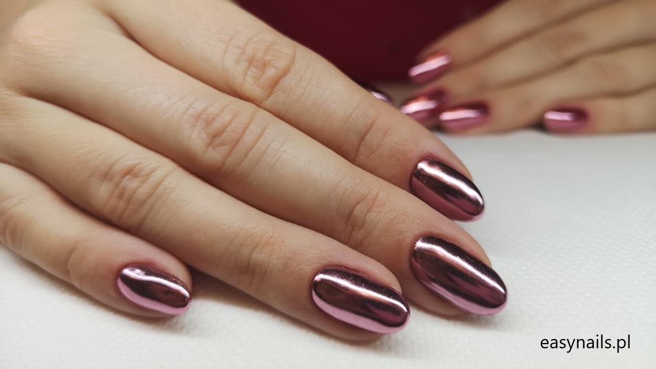 Lustrzany Manicure Lustrzane Paznokcie Zdjęcia Inspiracje Efekt Metalicznego Połysku
