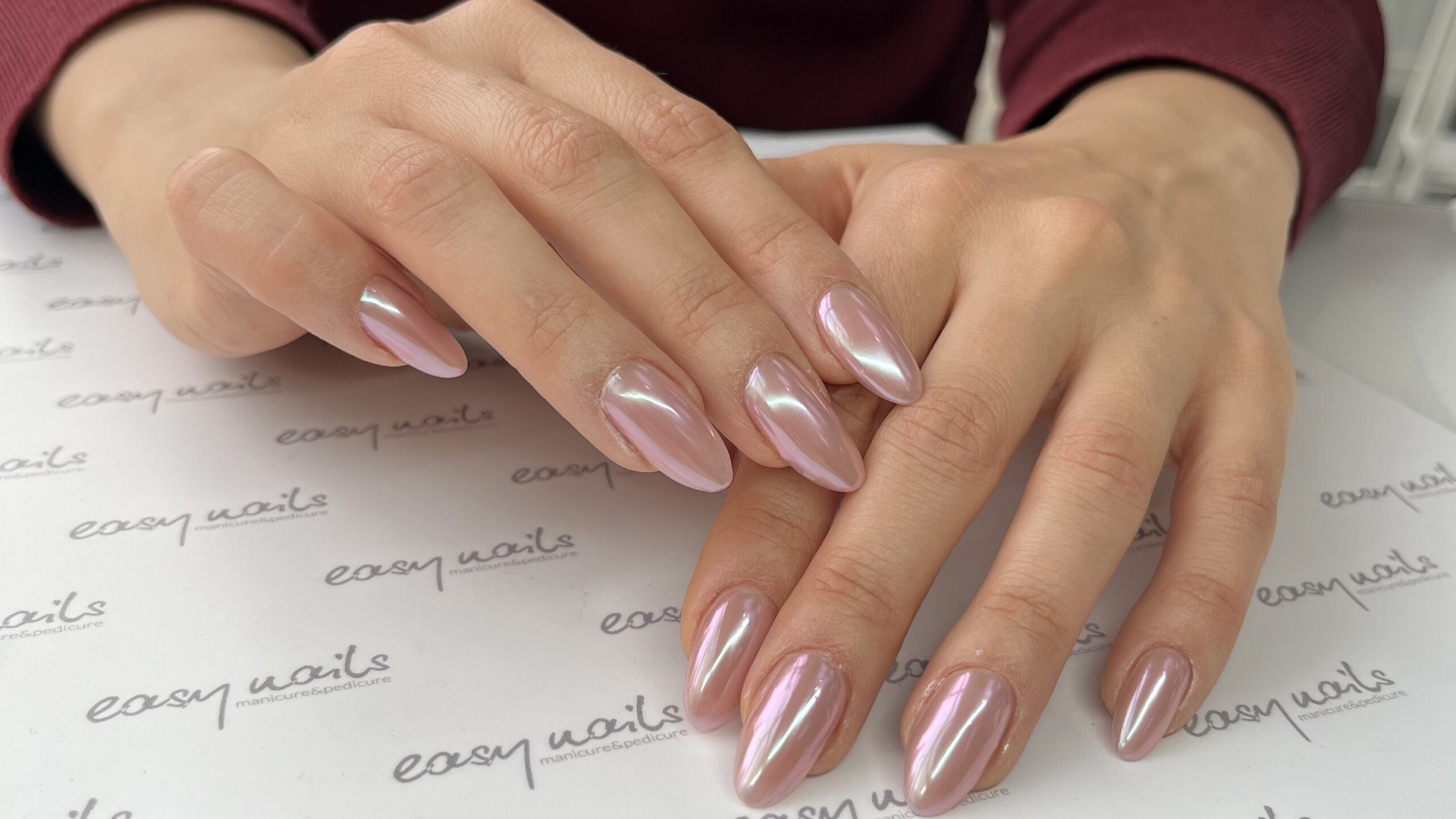 Chromowy Manicure Chromowe Paznokcie Zdjęcia Inspiracje Efekt Futurystycznego Połysku