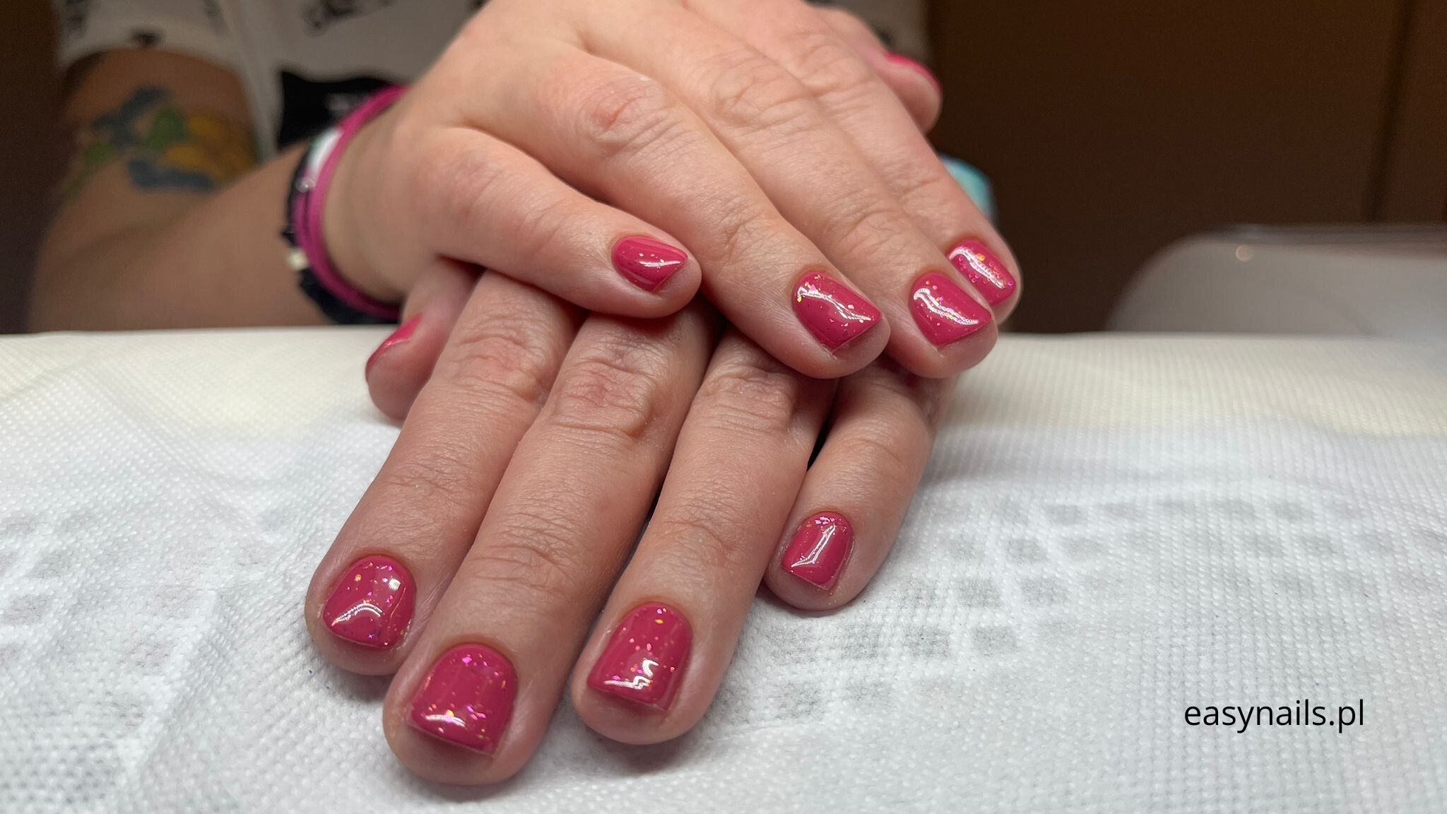 Malinowe Paznokcie Hybrydowe: Soczysty I Apetyczny Kolor Dla Odważnych