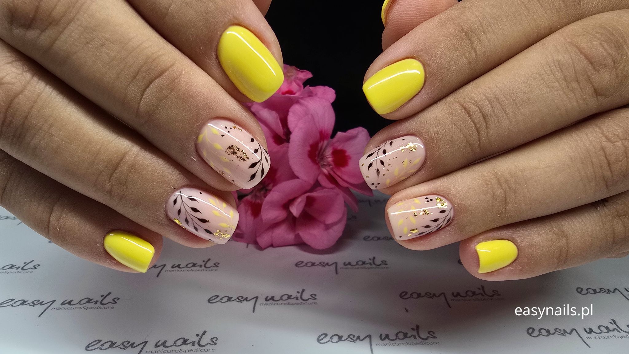 Żółte Paznokcie Hybrydowe Słoneczny Manicure Który Dodaje Pozytywnej Energii