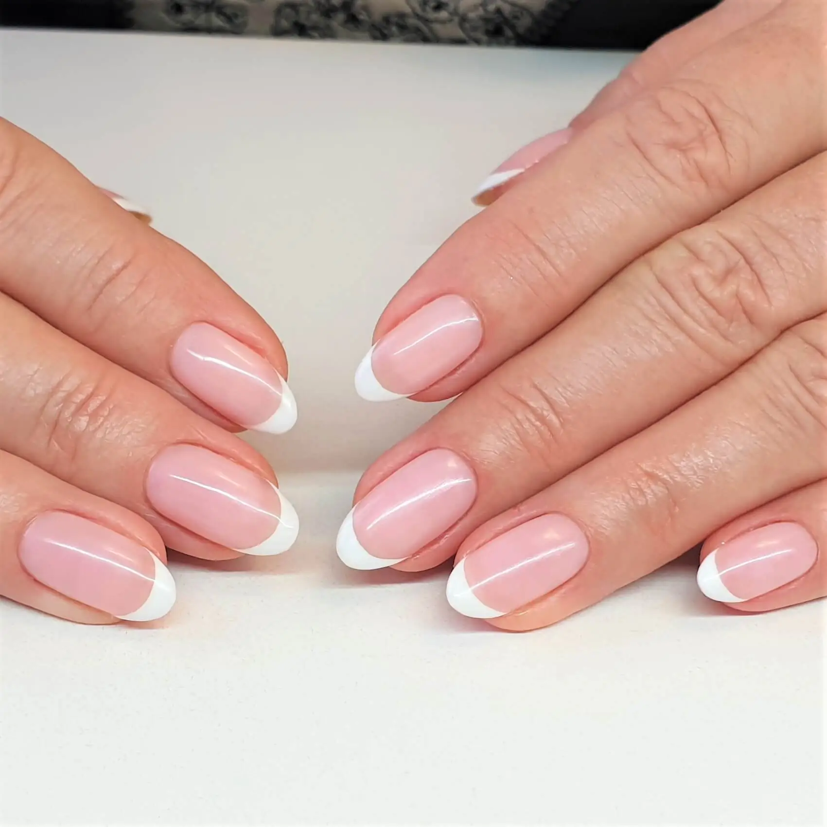 Manicure terapeutyczny z efektem french