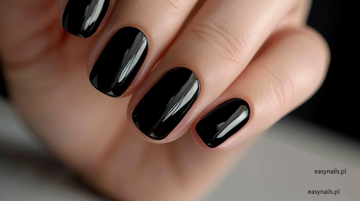Jak Uniknąć Przebarwień Na&nbsp;Paznokciach Po&nbsp;Ciemnych Lakierach