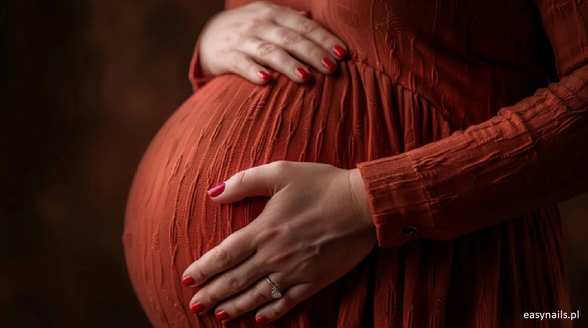 Pedicure I&nbsp;Manicure Do&nbsp;Porodu – Czy&nbsp;Mogę Mieć Pomalowane Paznokcie Do&nbsp;Porodu? Wskazówki I&nbsp;Zalecenia Przed&nbsp;Samym Porodem